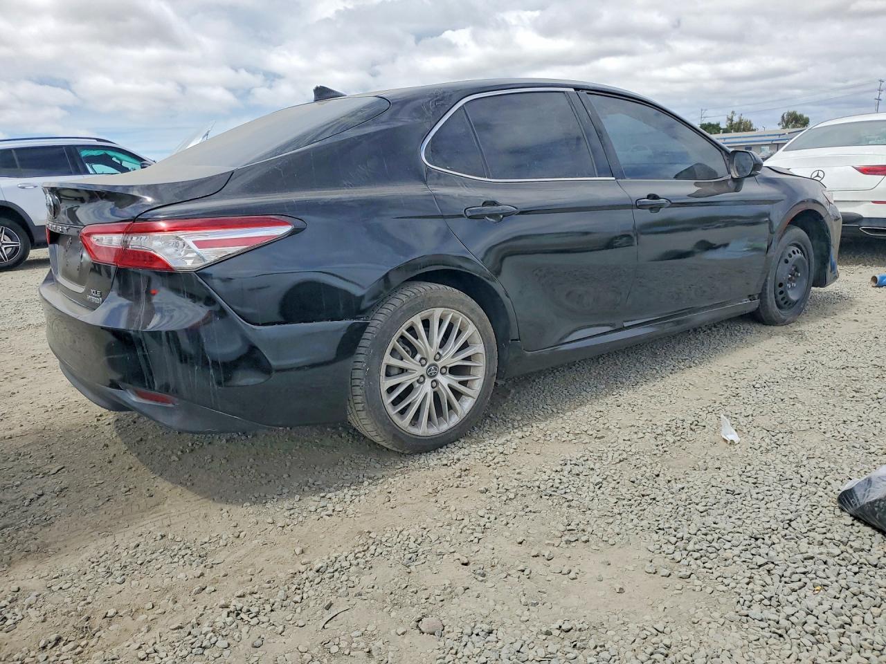 2019 Toyota Camry Hybrid Xle - Фото 3