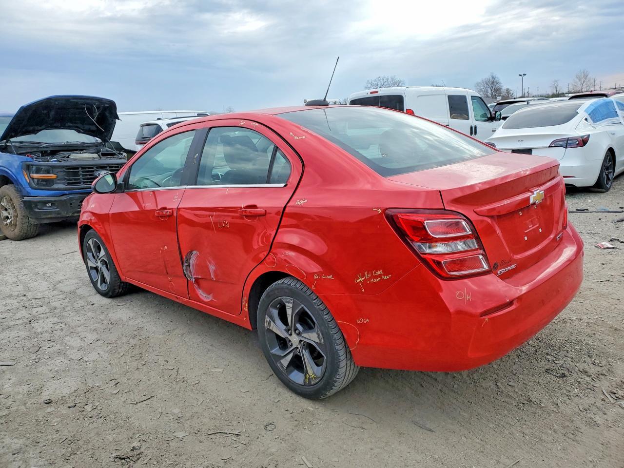 2020 Chevrolet Sonic Premier - Фото 2