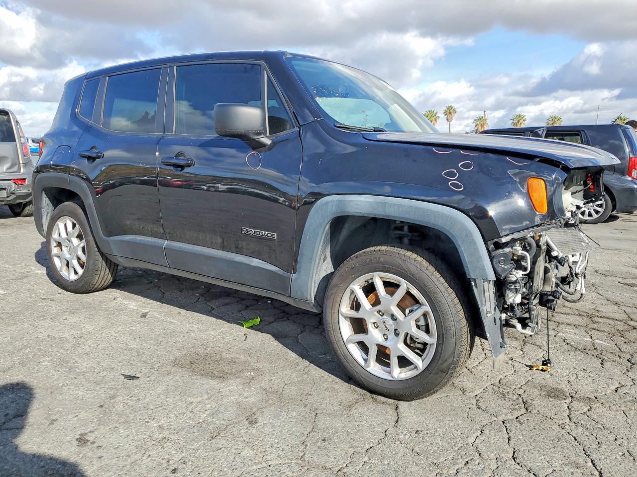 2023 Jeep Renegade Latitude - Фото 4