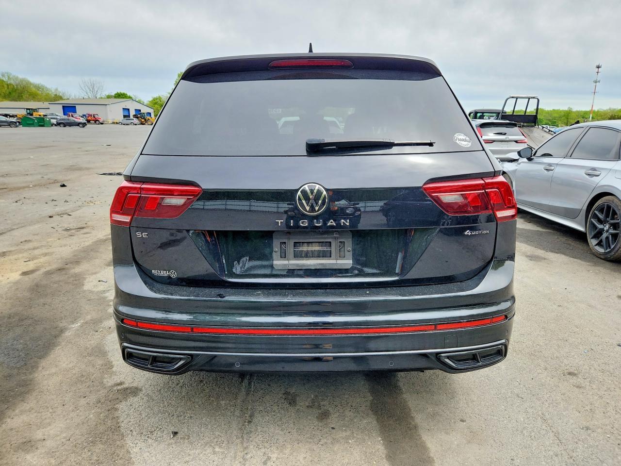 2024 Volkswagen Tiguan Se R-Line Black - Image 6
