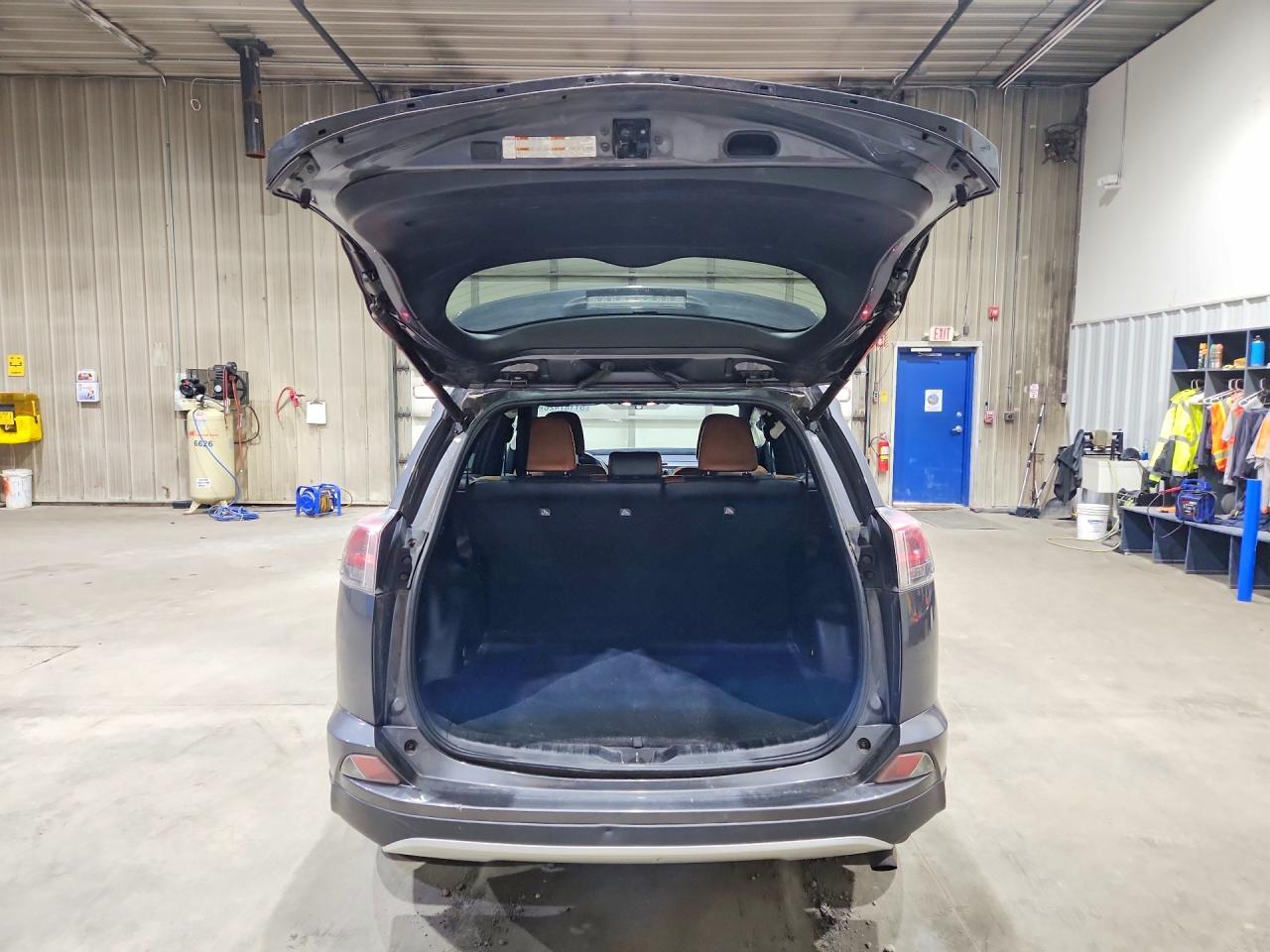 2016 Toyota Rav4 Se - Фото 6
