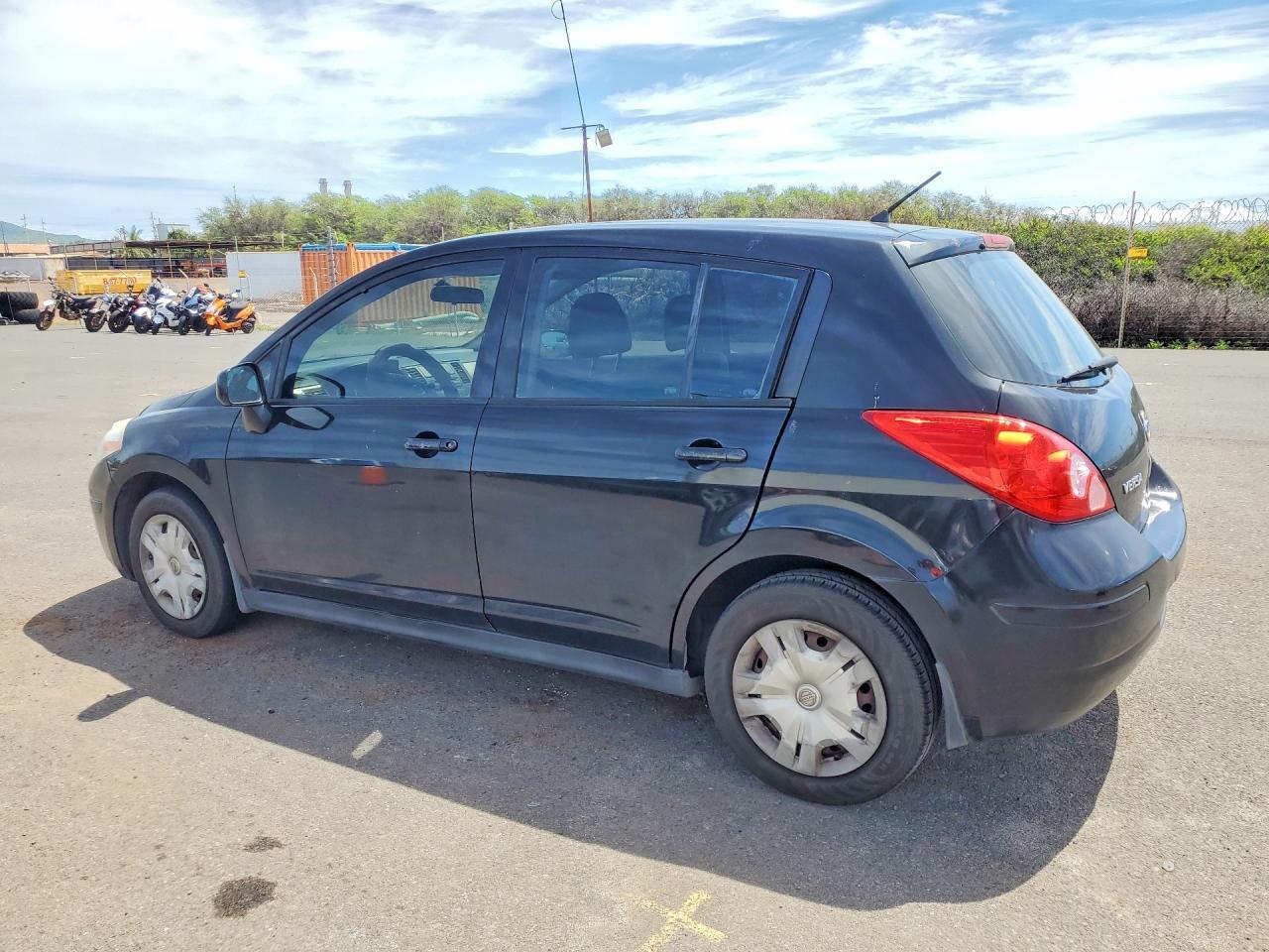 2012 Nissan Versa 1.8 S - Фото 2