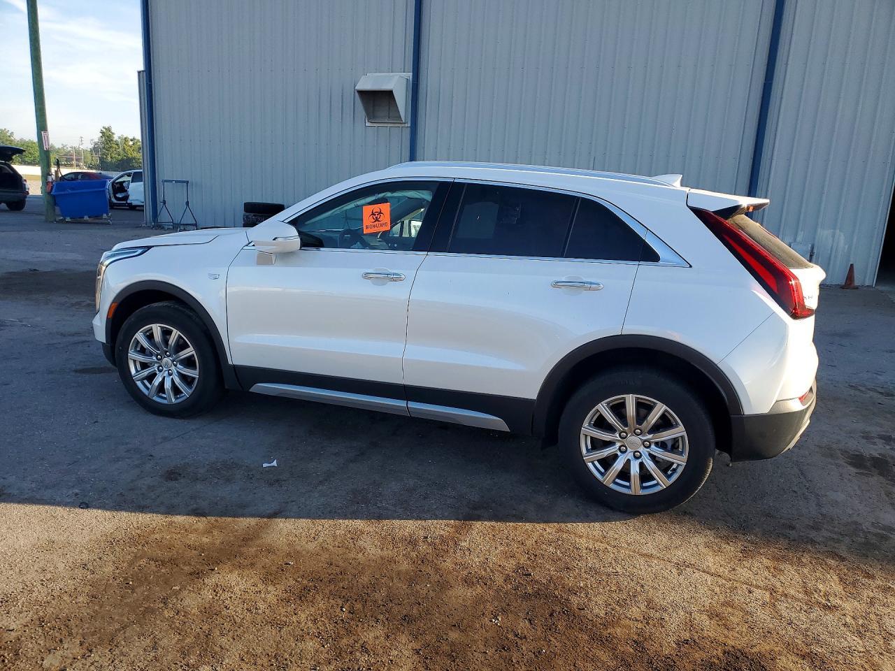 2023 Cadillac Xt4 Premium Luxury - Image 2