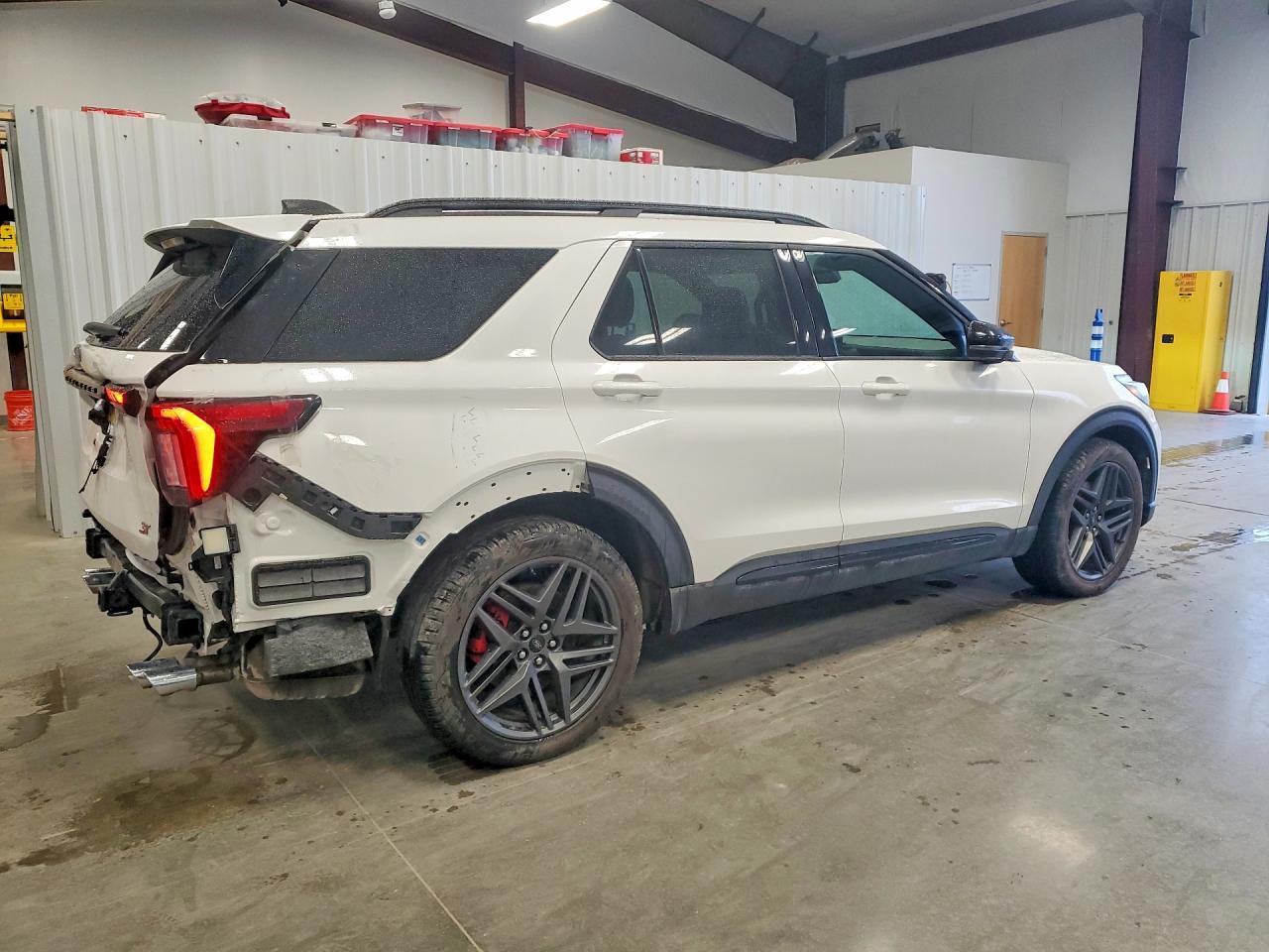 2025 Ford Explorer St - Фото 3