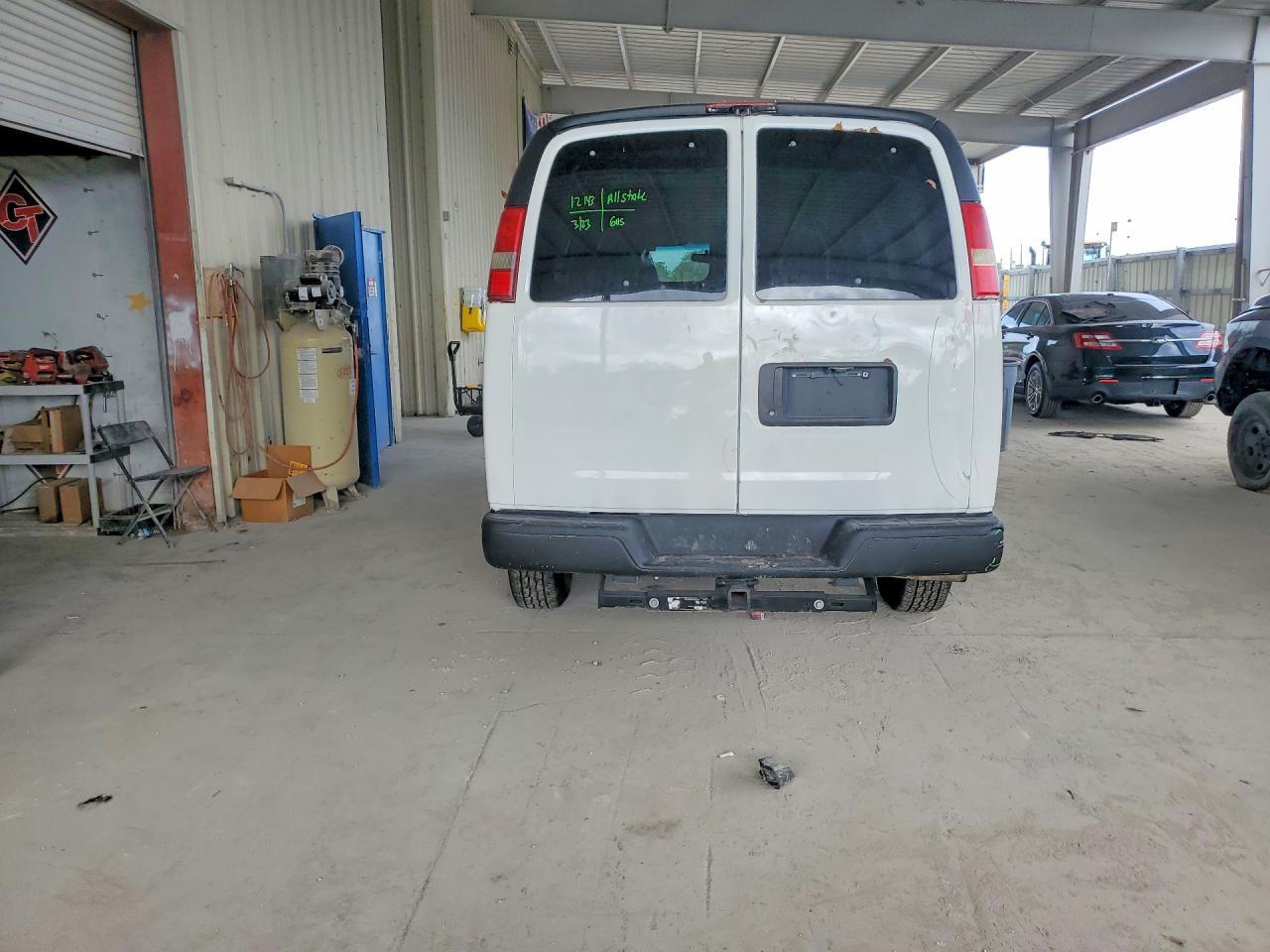 2010 Chevrolet Express G2500 - Фото 6