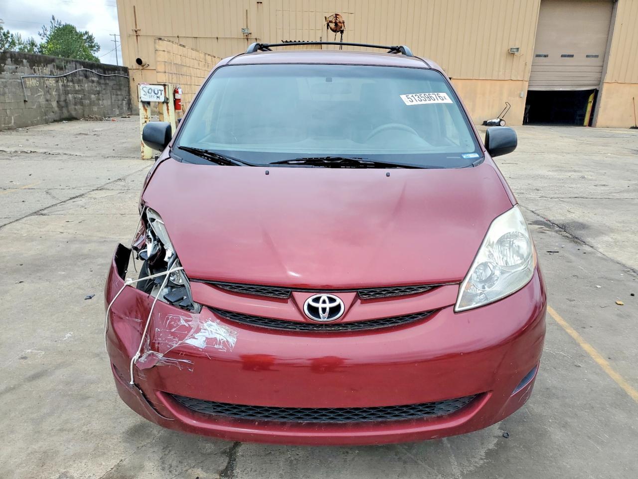 2010 Toyota Sienna Le 7-Passenger - Фото 5