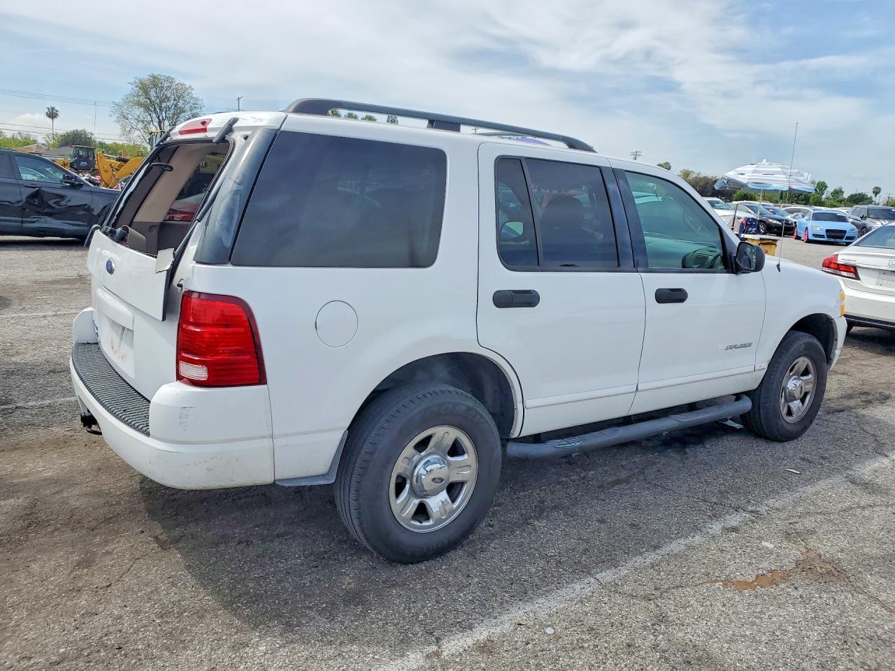 2004 Ford Explorer Xlt - Image 3