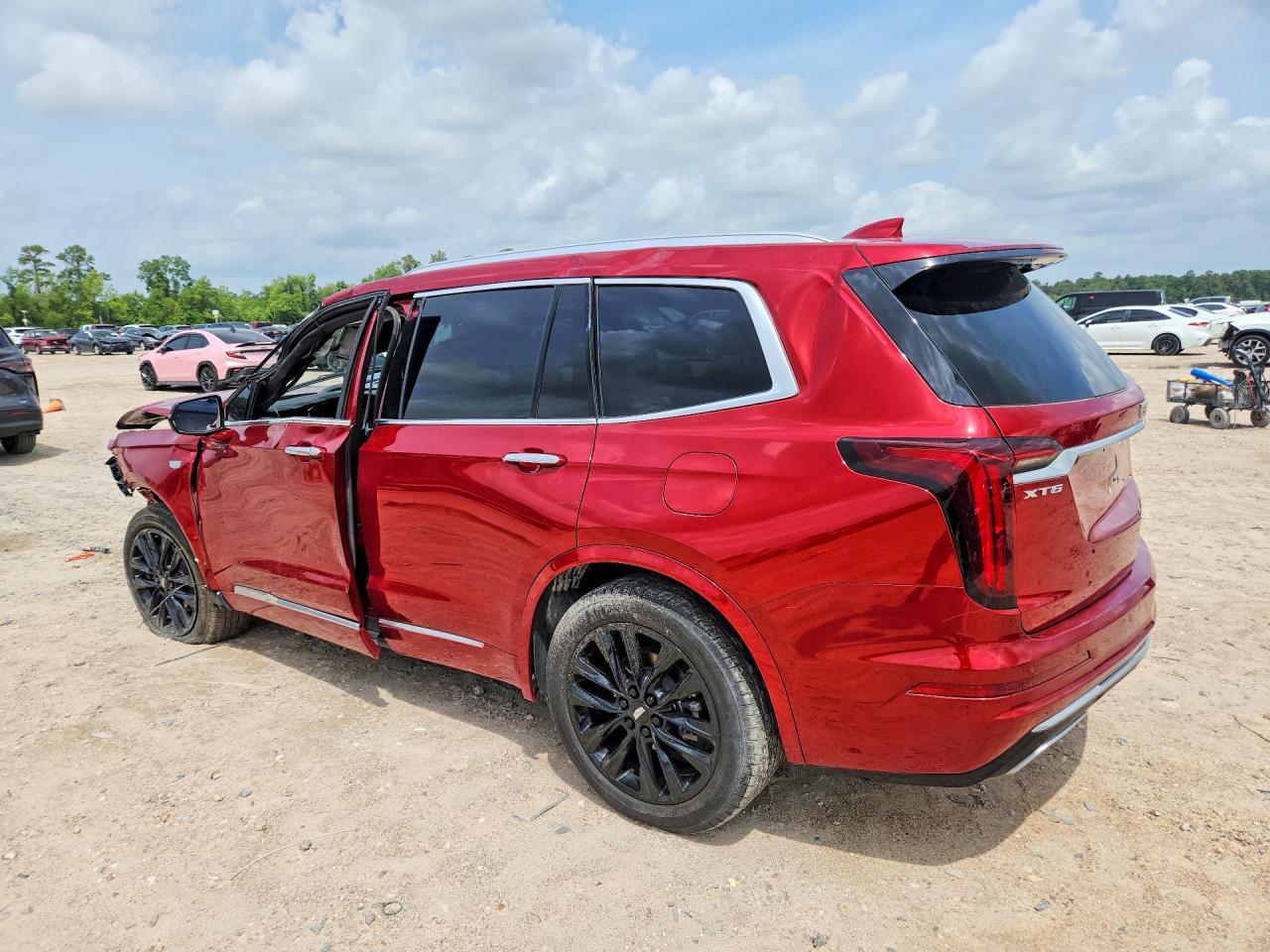 2023 Cadillac Xt6 Luxury - Image 2
