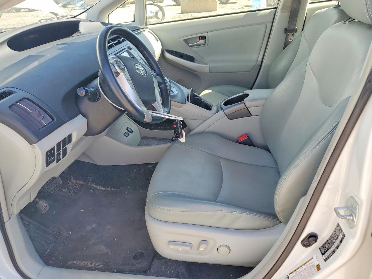 2012 Toyota Prius Four - Фото 7