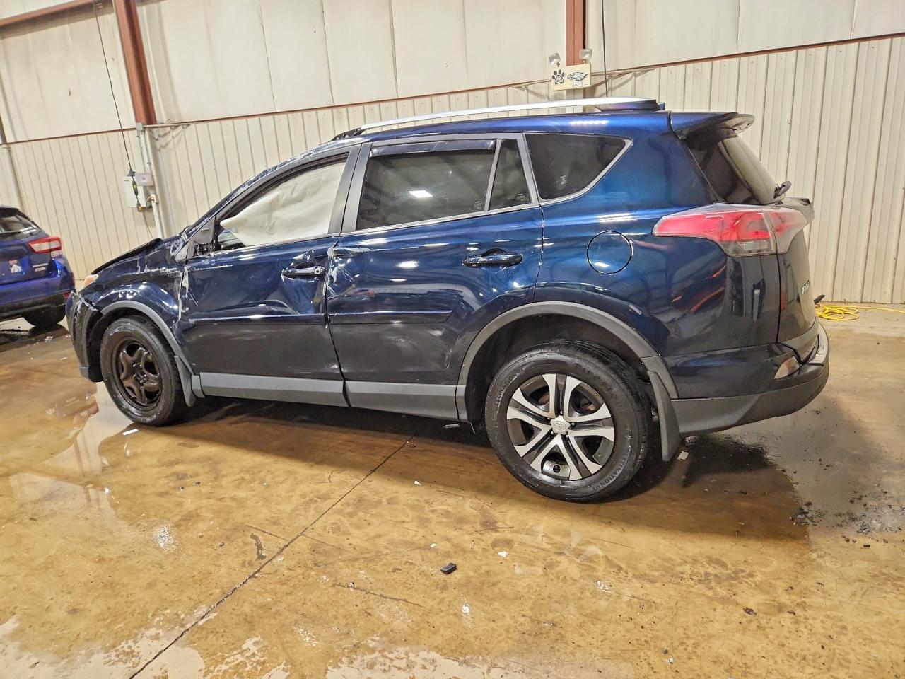 2017 Toyota Rav4 Le - Фото 2