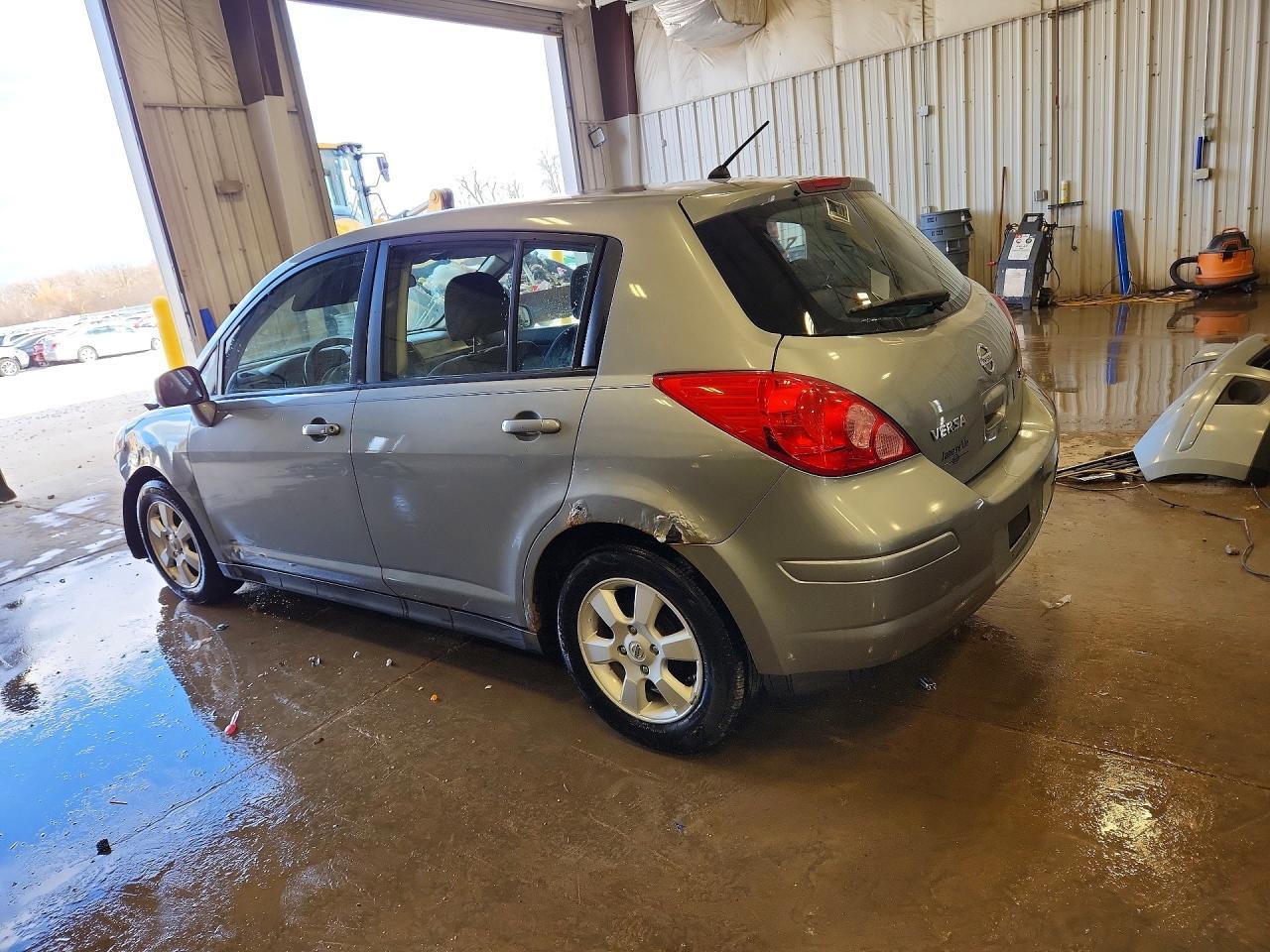 2008 Nissan Versa 1.8 S - Фото 2