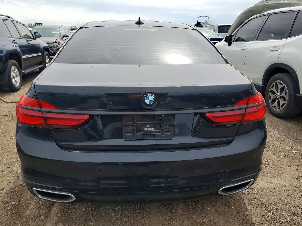 2018 BMW 750 Xi - Image 6