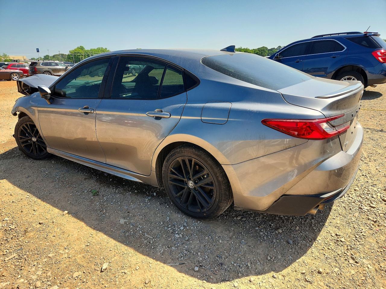 2025 Toyota Camry Se - Фото 2
