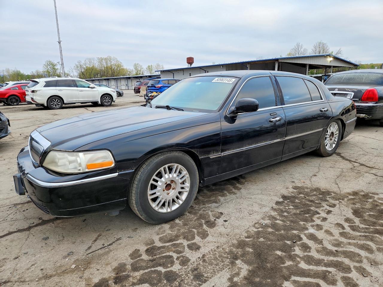2011 Lincoln Town Car Signature Long Wheelbase