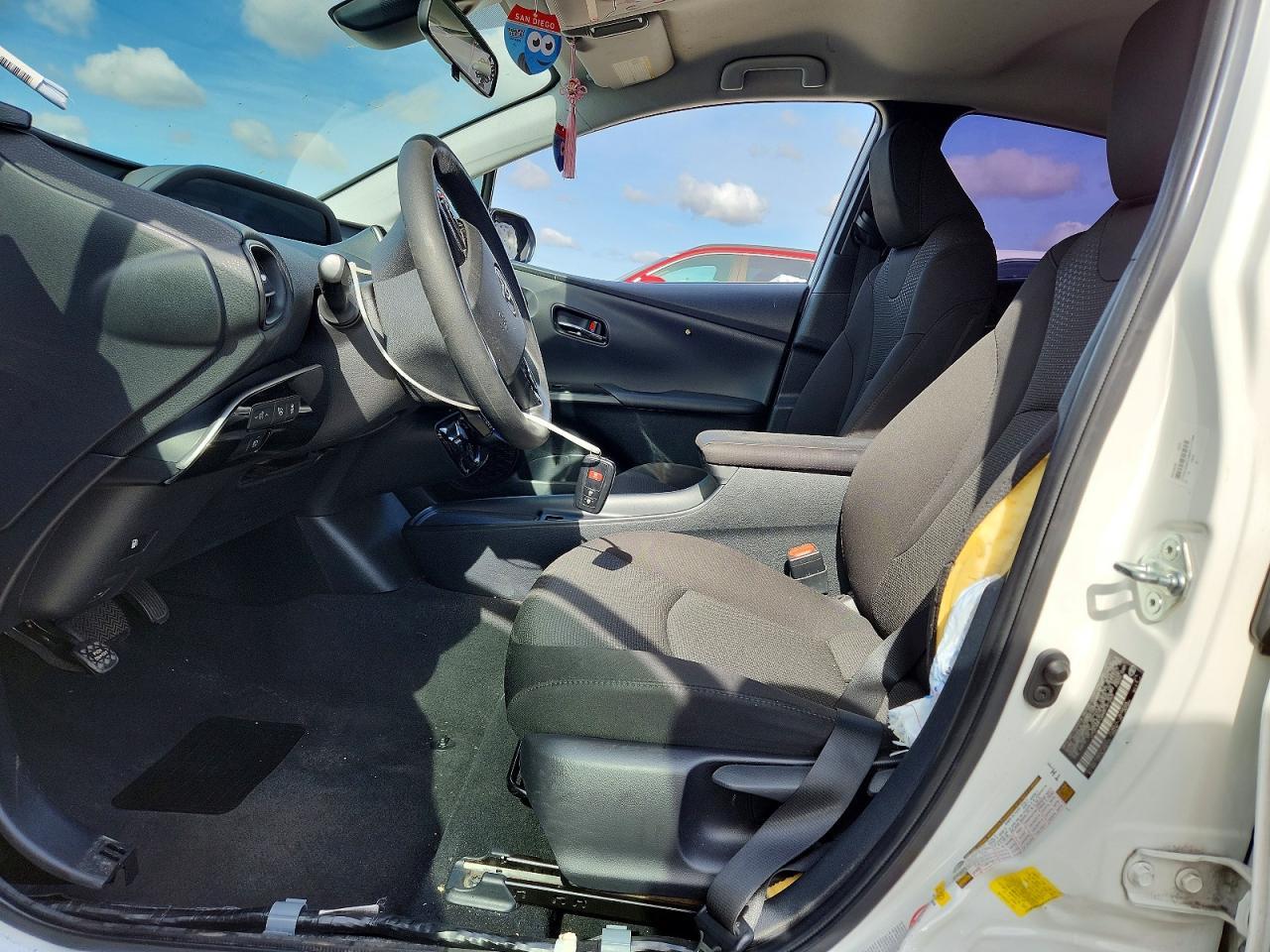 2021 Toyota Prius Le - Image 7