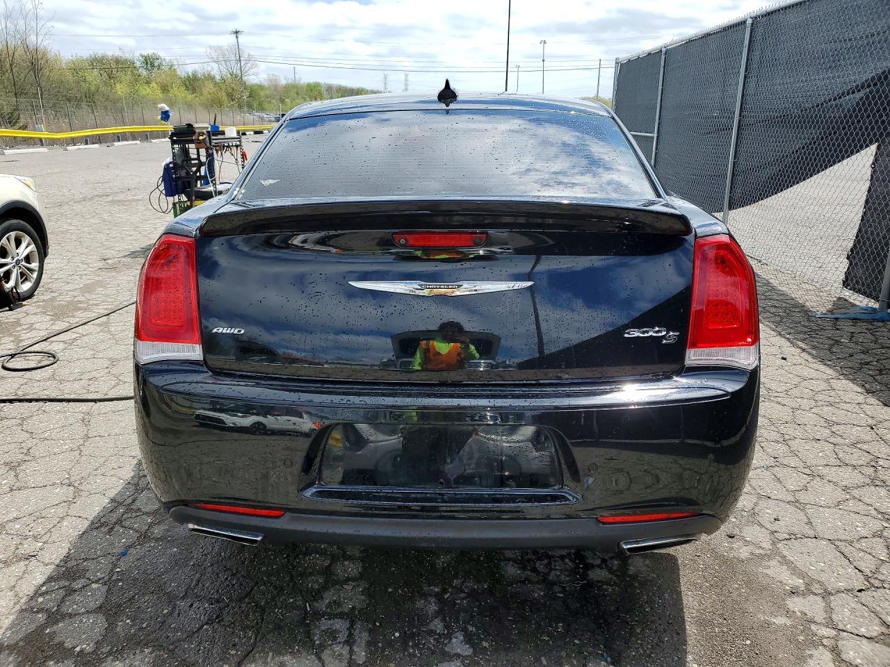 2020 Chrysler 300 S - Image 6
