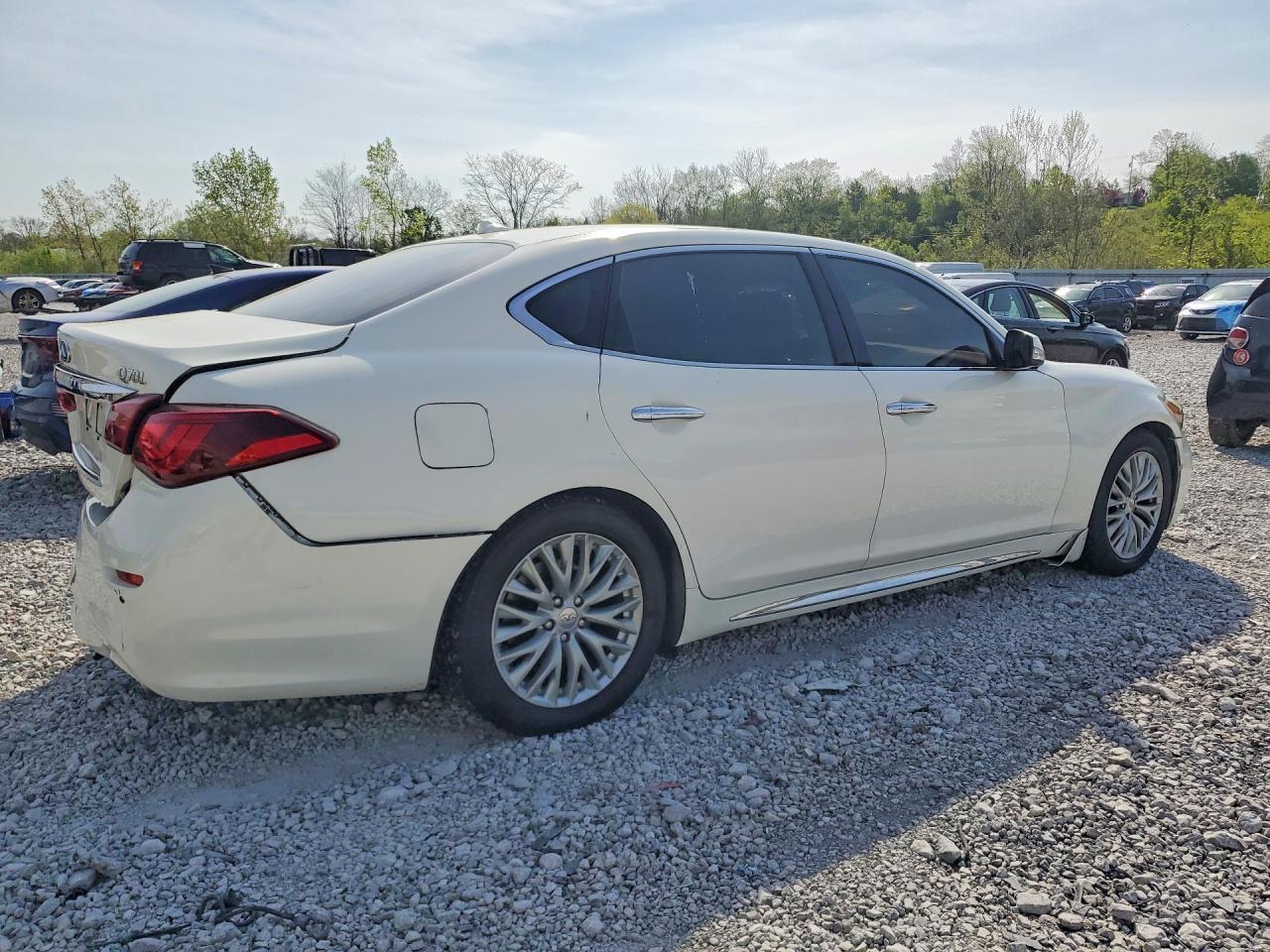 2015 Infiniti Q70L 3.7 - Image 3