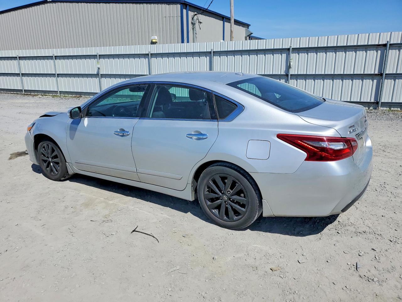 2018 Nissan Altima 2.5 Sv - Image 2