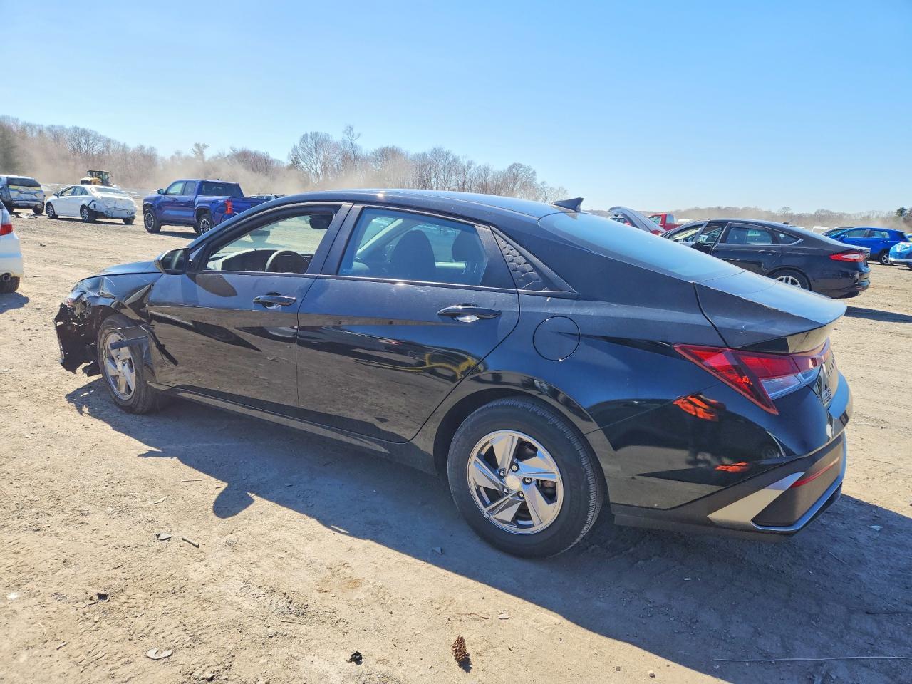 2025 Hyundai Elantra Se - Фото 2
