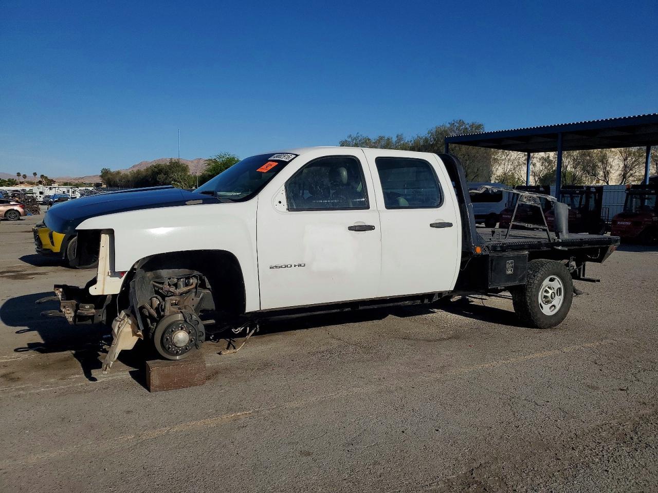 2014 Chevrolet Silverado Flatbed Truck - Фото 2