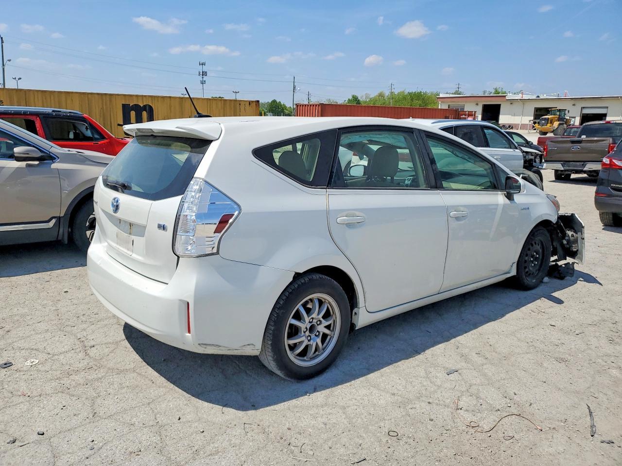 2013 Toyota Prius V Three - Фото 3