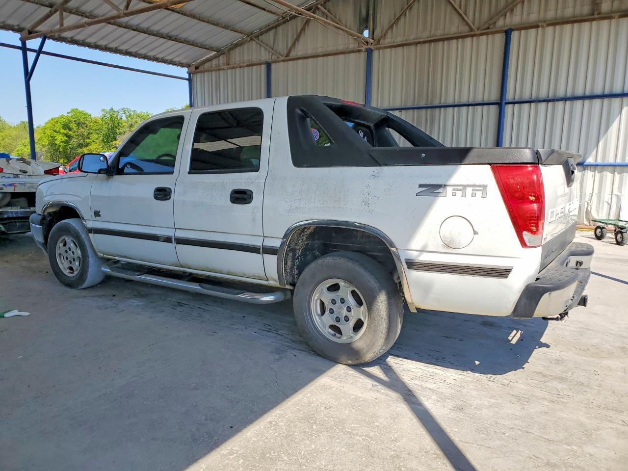 2005 Chevrolet Avalanche C1500 - Image 2