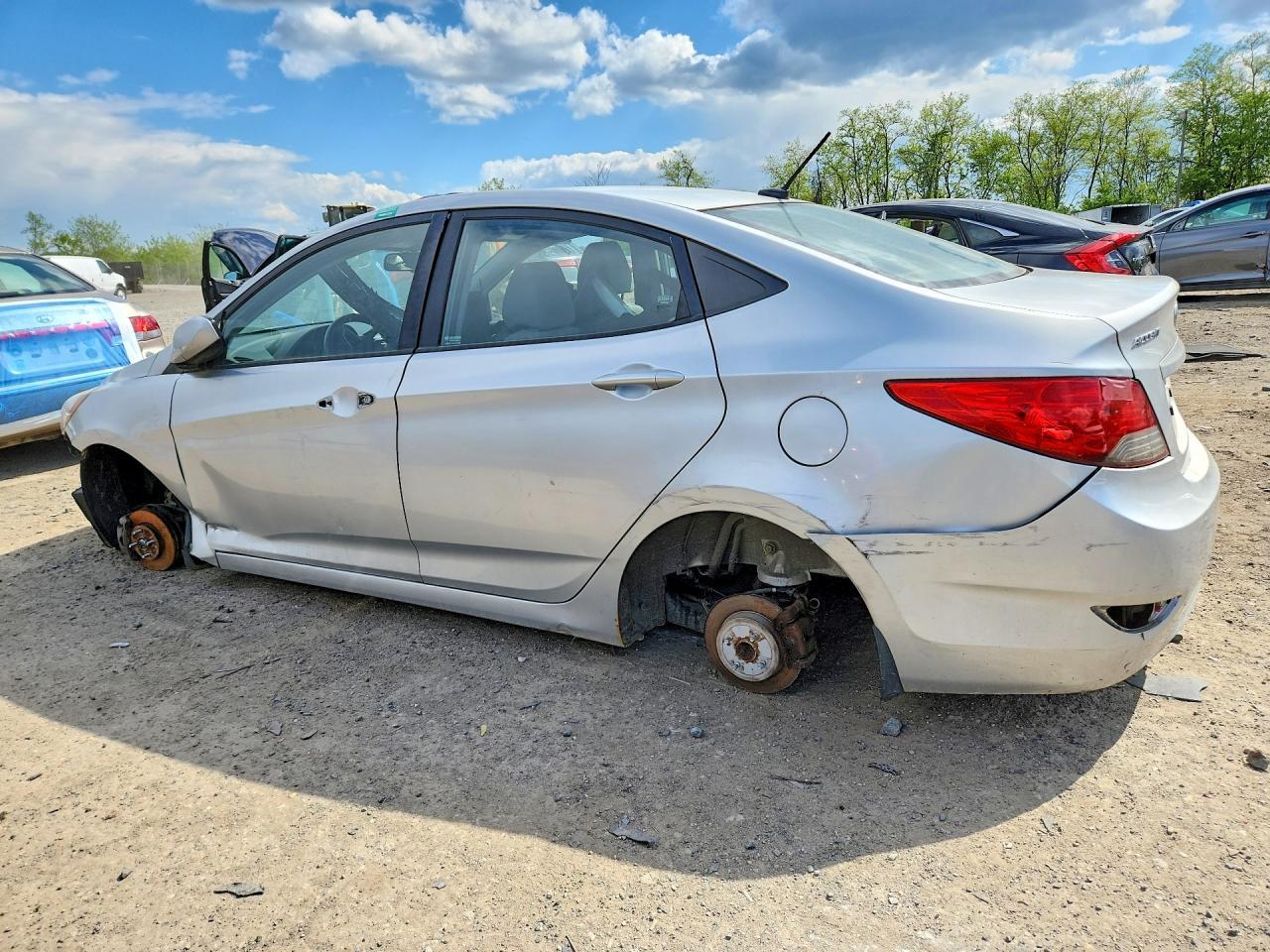 2013 Hyundai Accent Gls - Фото 2