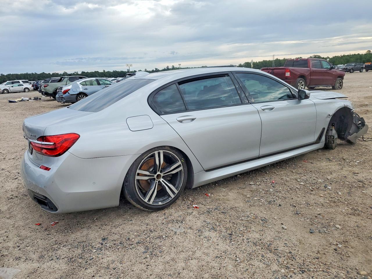 2017 BMW 750 Xi - Image 3
