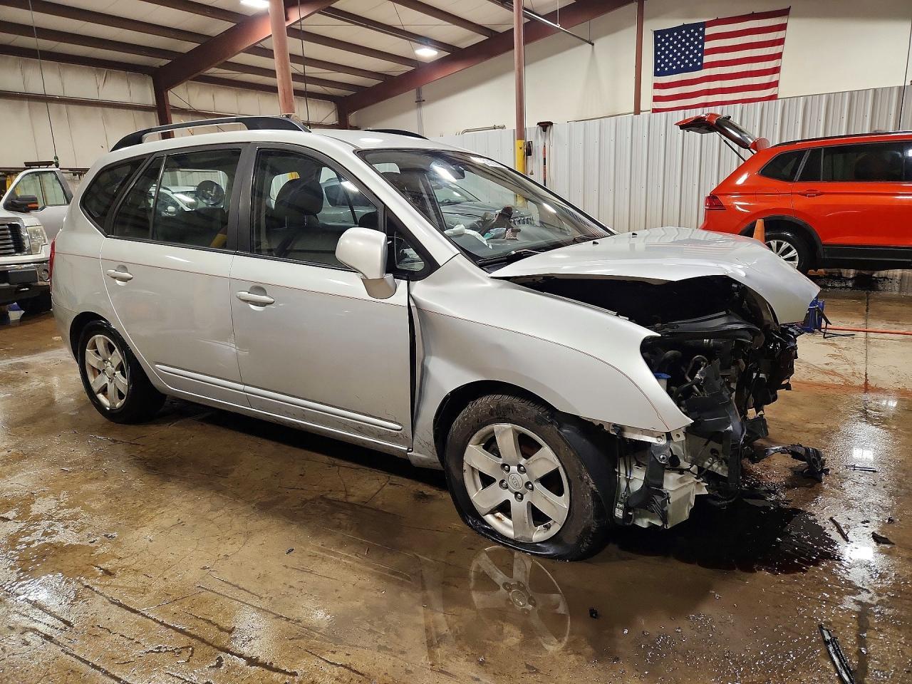 2009 Kia Rondo Base - Image 4