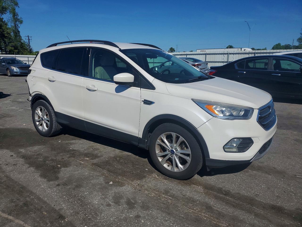 2017 Ford Escape Se - Фото 4