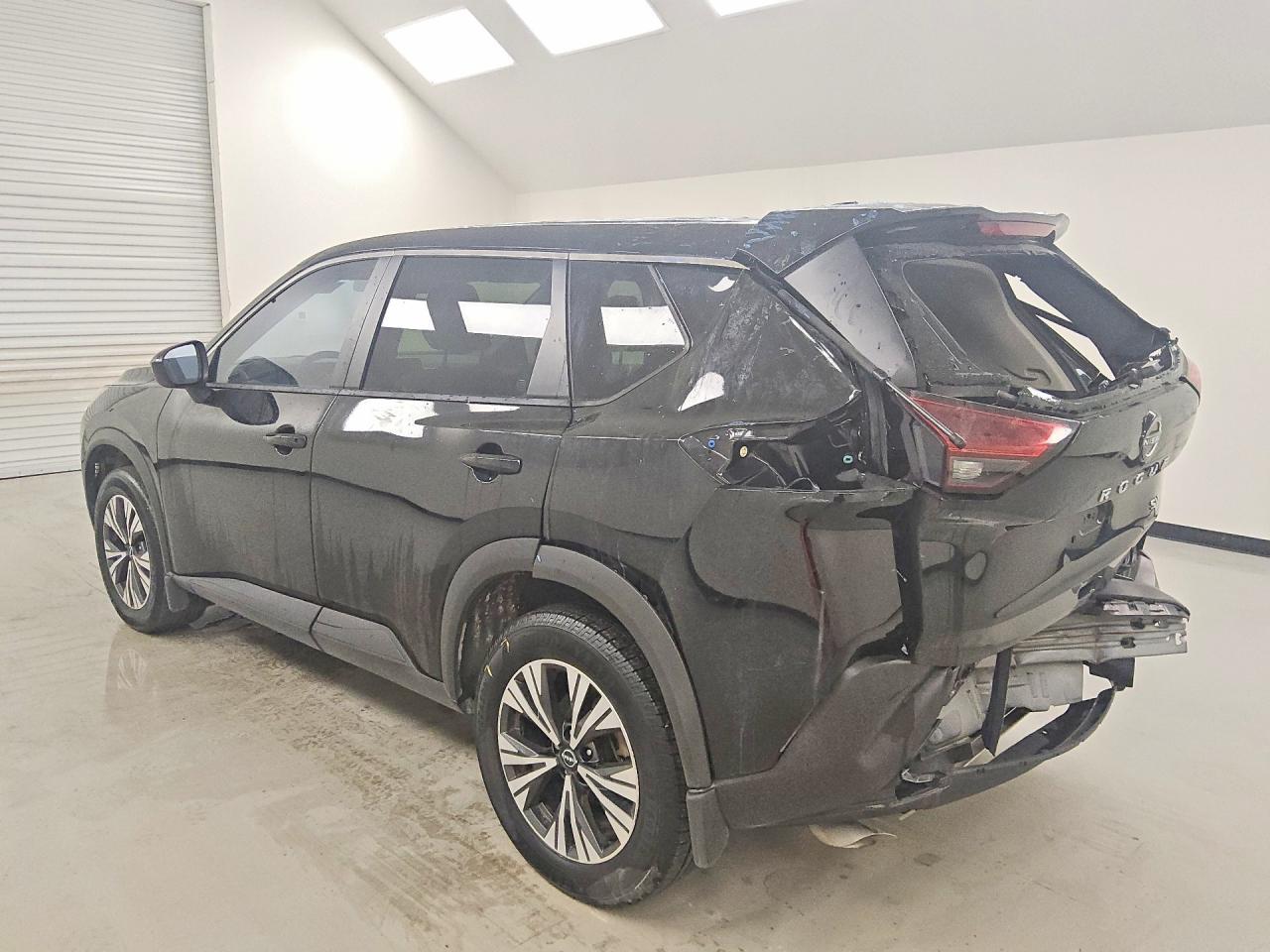 2023 Nissan Rogue Sv - Image 2
