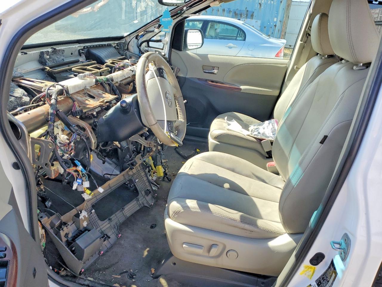 2013 Toyota Sienna Xle 8-Passenger - Фото 7