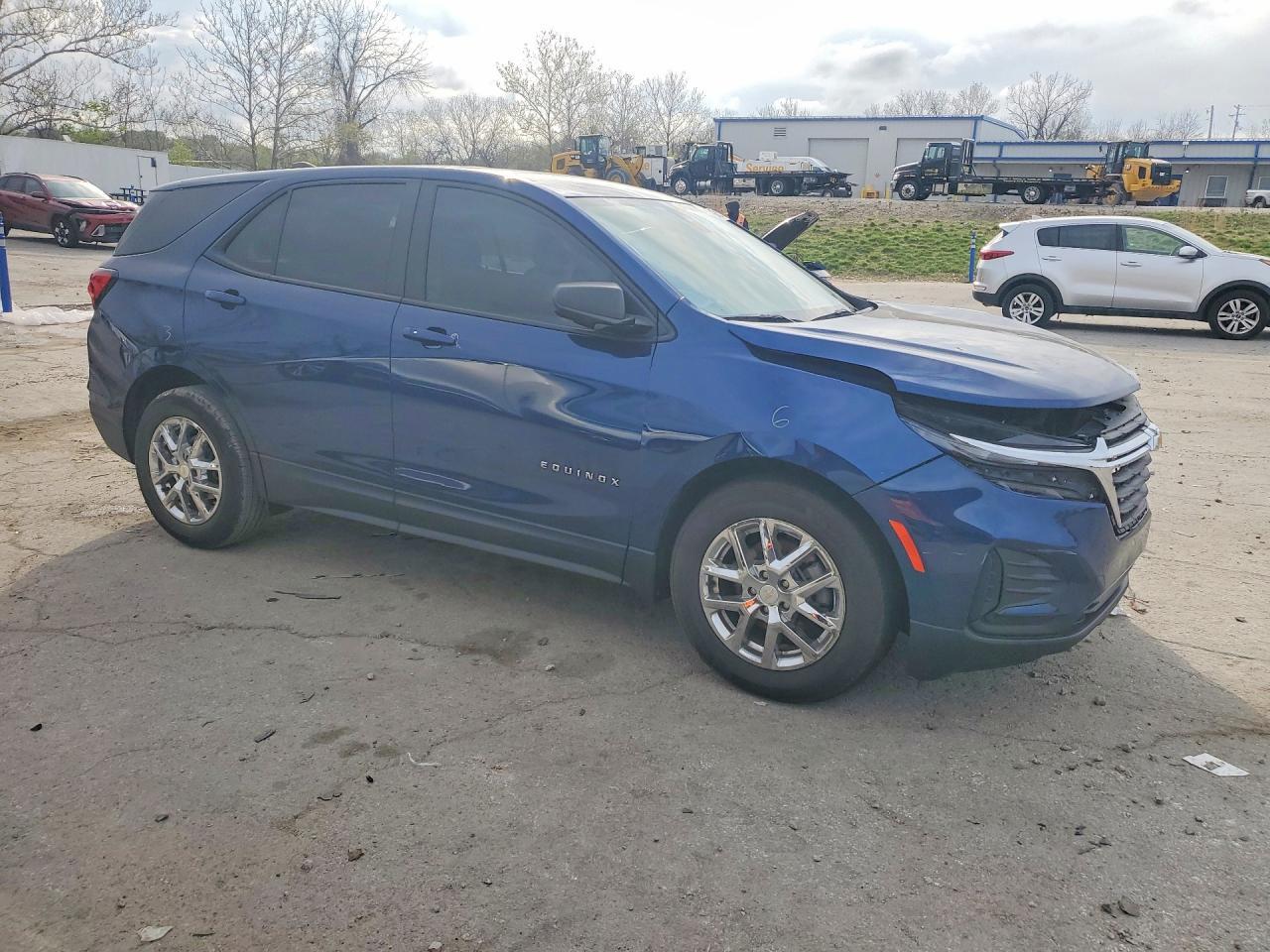 2022 Chevrolet Equinox Ls - Image 4