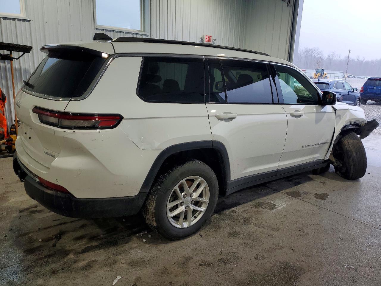 2024 Jeep Grand Cherokee L Laredo - Image 3