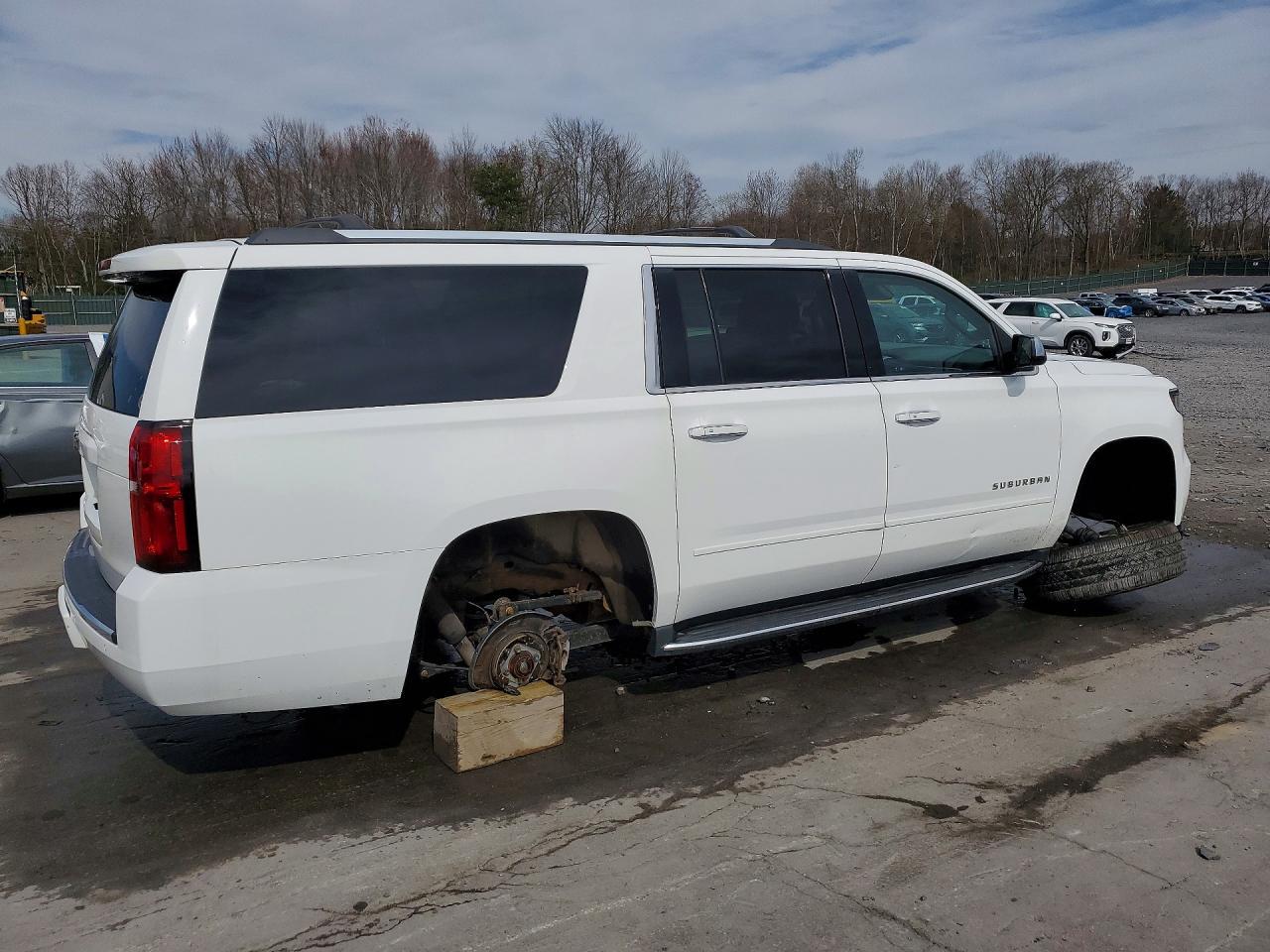 2018 Chevrolet Suburban K1500 Premier - Image 3