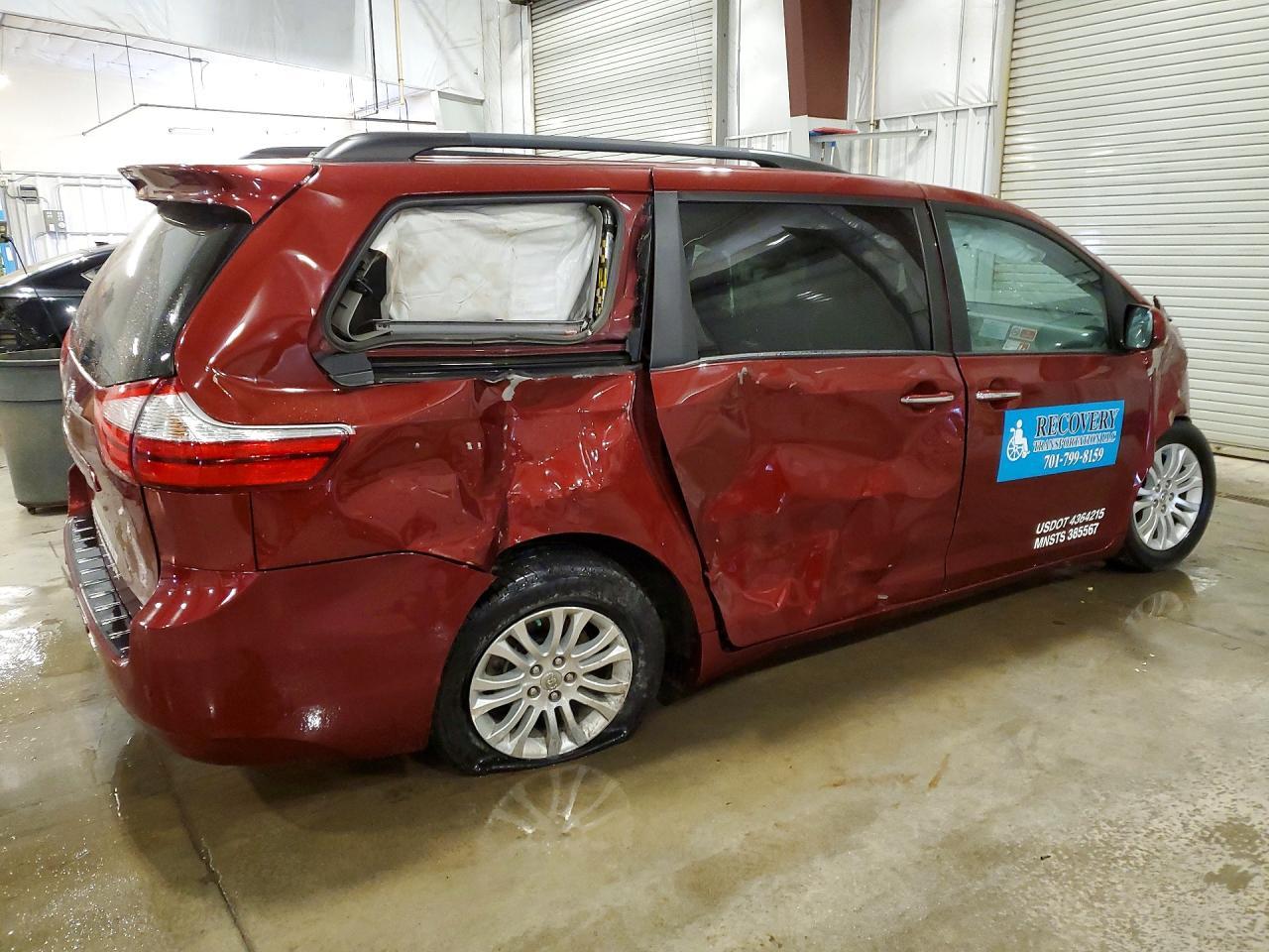 2015 Toyota Sienna Xle 8-Passenger - Image 3