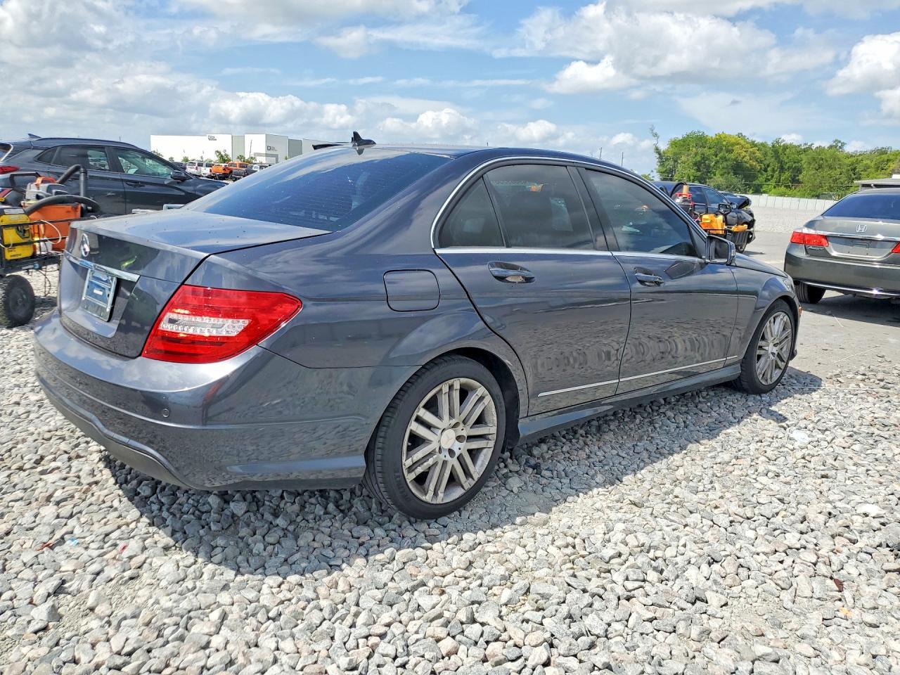 2013 Mercedes-Benz C 250 - Фото 3