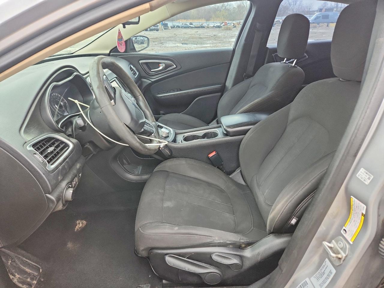 2015 Chrysler 200 Limited - Image 7