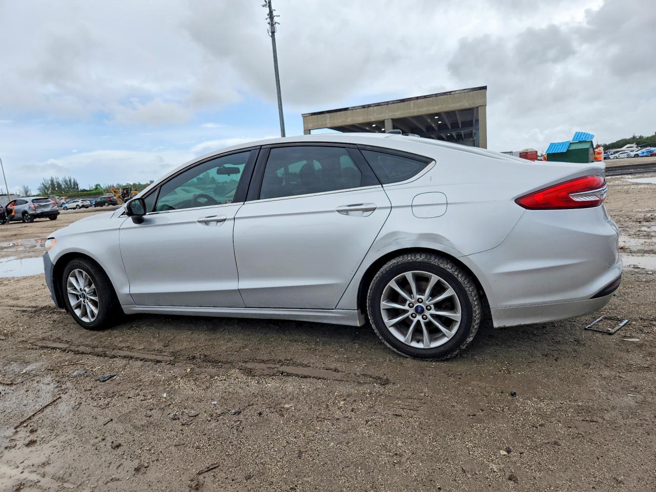 2017 Ford Fusion Se - Фото 2