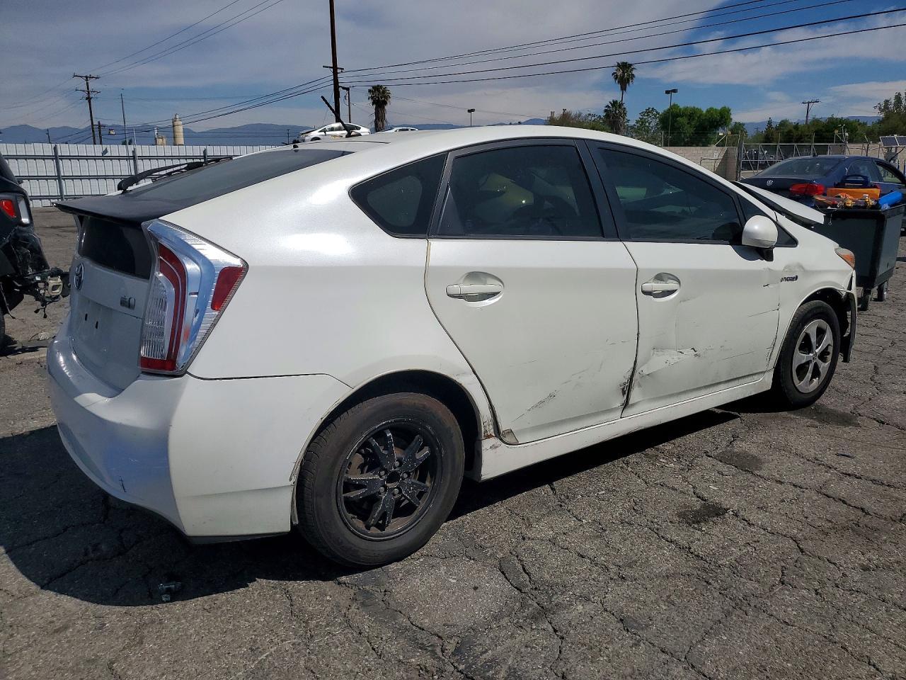 2015 Toyota Prius Two - Image 3