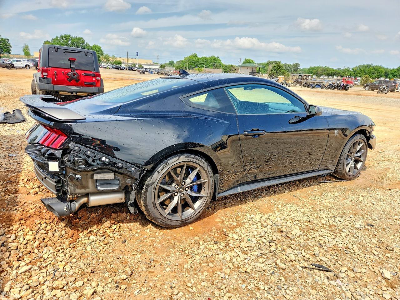 2025 Ford Mustang Dark Horse - Image 3