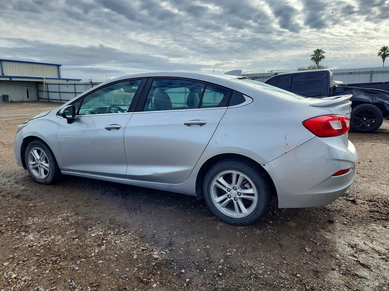 2017 Chevrolet Cruze Lt - Фото 2