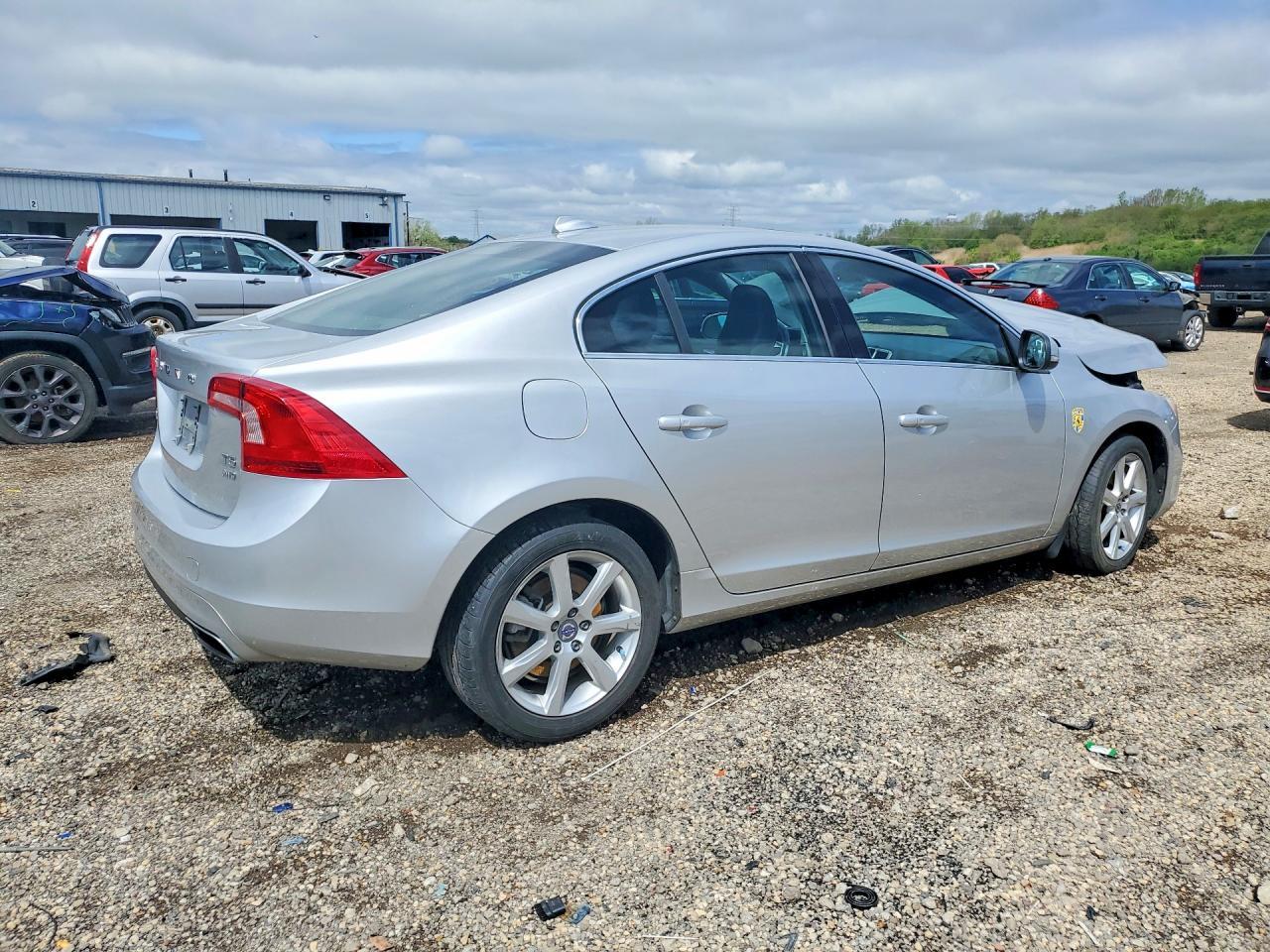 2016 Volvo S60 Premier - Фото 3