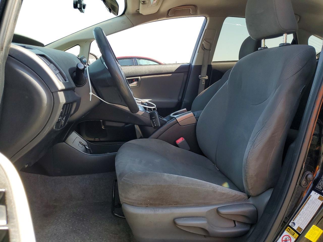 2012 Toyota Prius Two - Фото 7