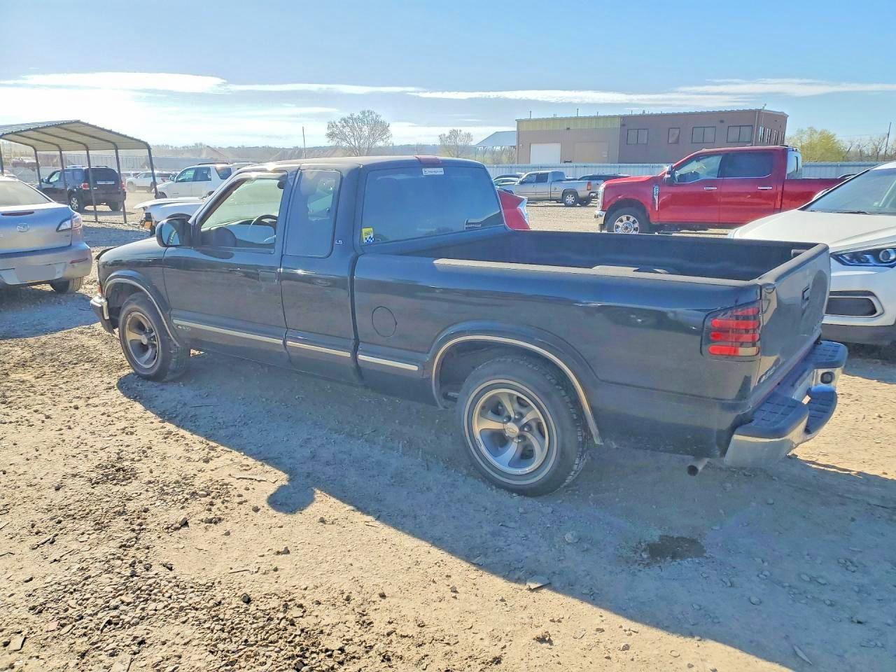 2000 Chevrolet S Truck S10 - Image 2
