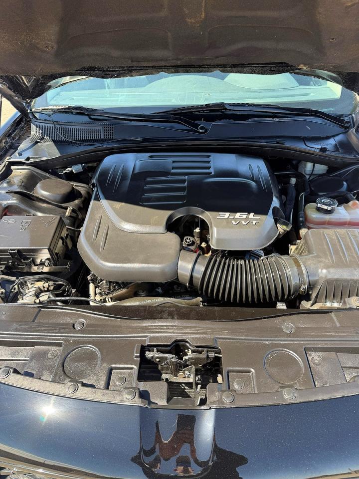 2015 Chrysler 300 Limited - Image 7