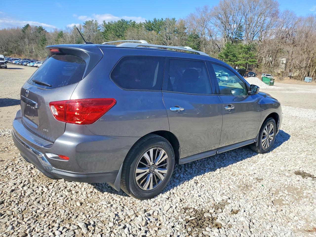 2017 Nissan Pathfinder S - Фото 3