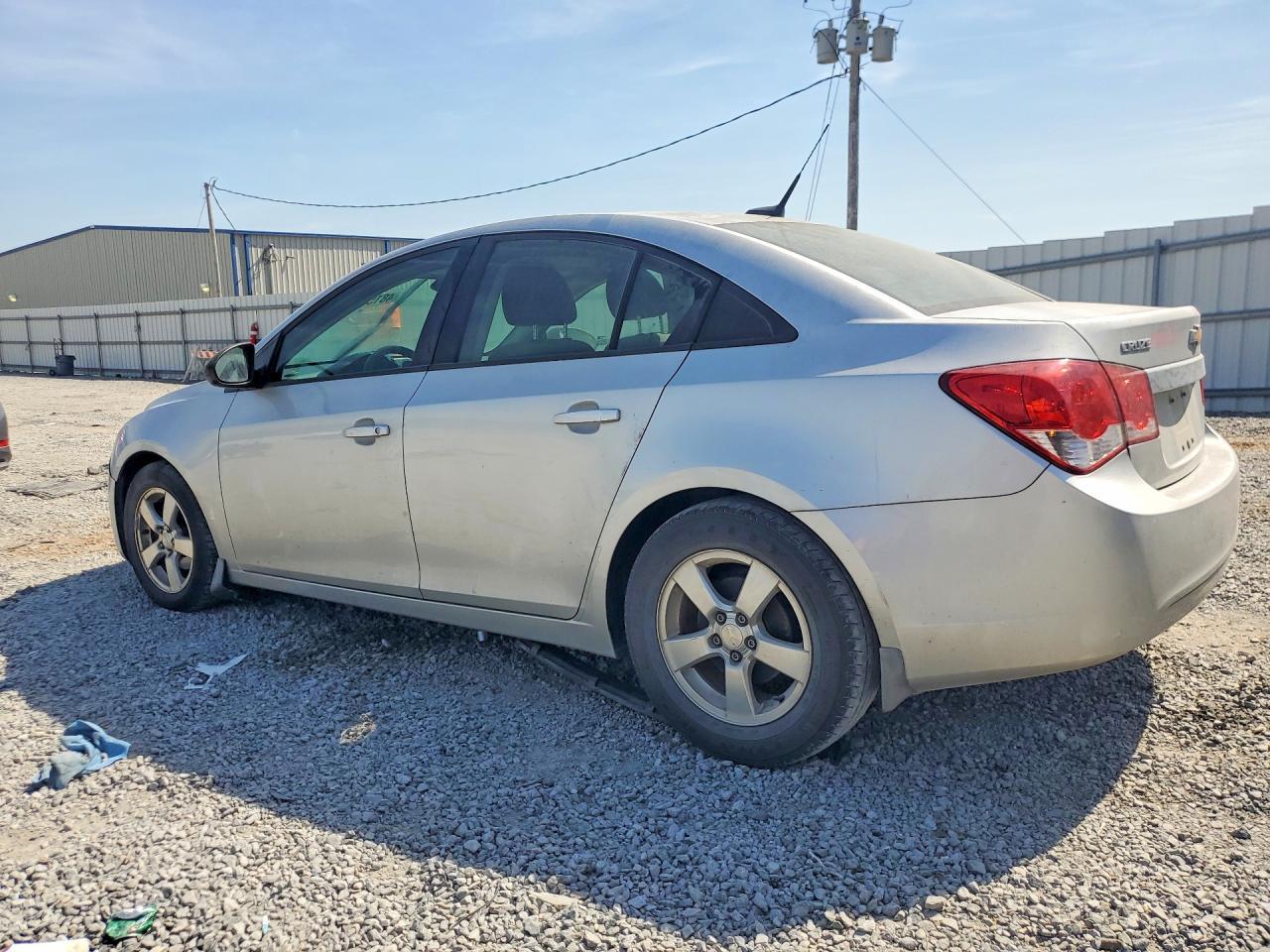 2013 Chevrolet Cruze Ls - Image 2