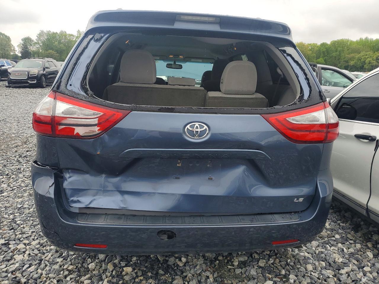 2017 Toyota Sienna Le - Фото 6