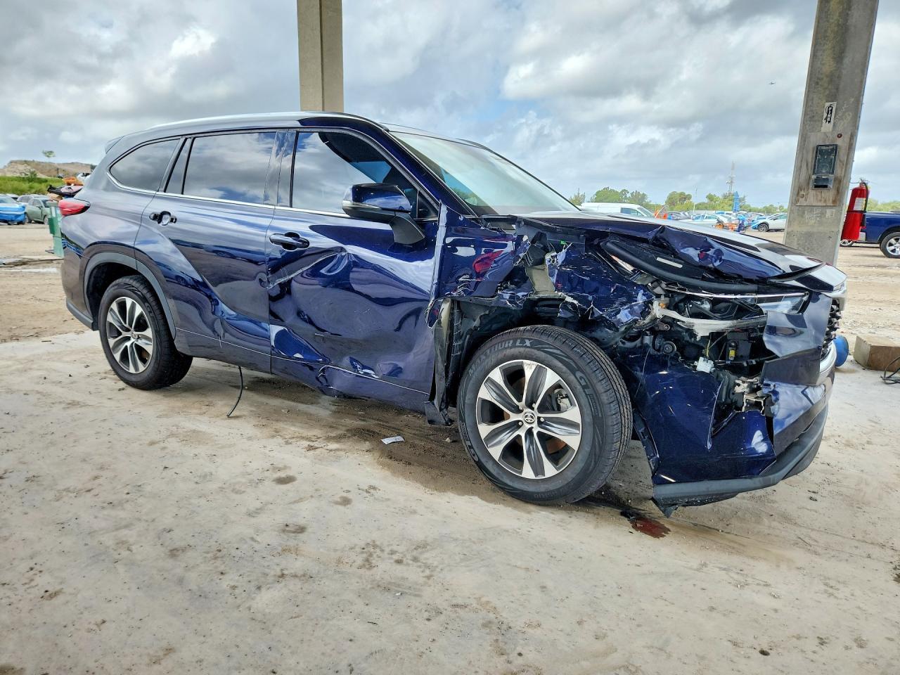 2021 Toyota Highlander Xle - Фото 4